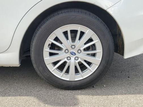 Crystal White Pearl 2018 Subaru Impreza 2.0i Premium