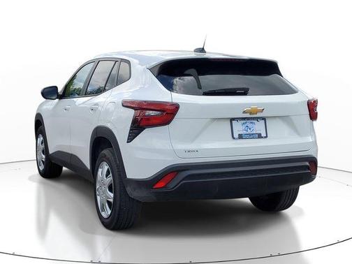 Summit White 2024 Chevrolet Trax LS