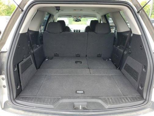 Quicksilver Metallic 2009 GMC Acadia SLE-1