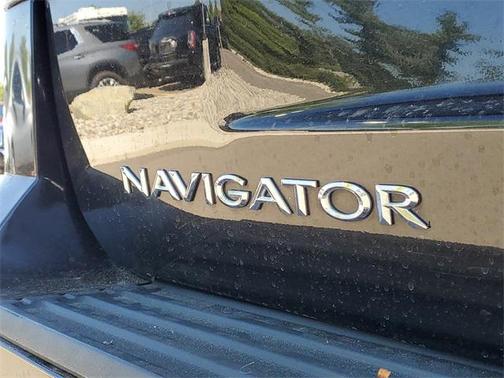 2015 Lincoln Navigator Base