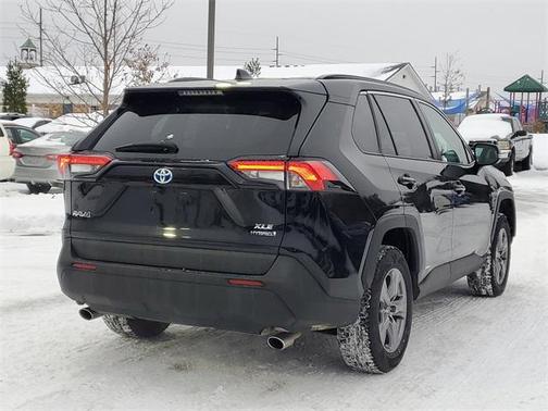 2022 Toyota RAV4 Hybrid XLE
