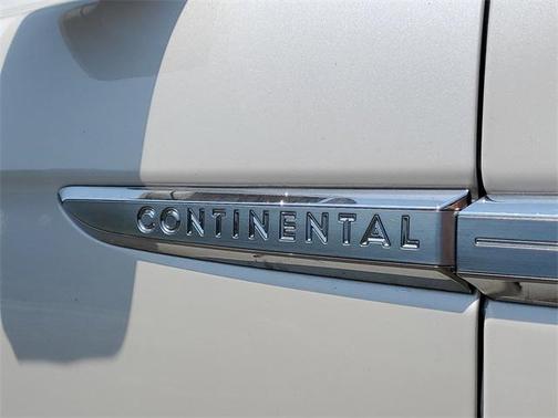 2018 Lincoln Continental Select