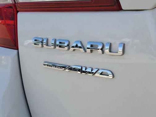Crystal White Pearl 2015 Subaru Outback 2.5i Premium
