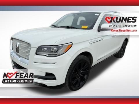 Pristine White Metallic Tri-Coat 2022 Lincoln Navigator Reserve