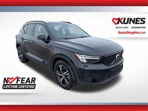 2024 Volvo XC40 B5 Core
