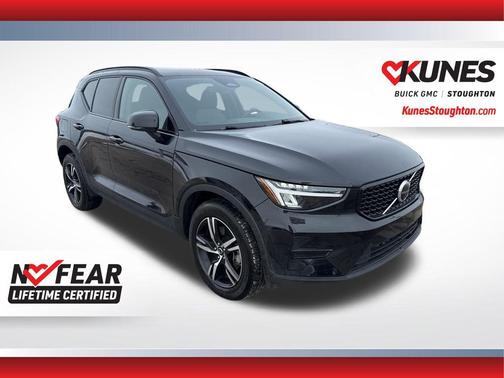 2024 Volvo XC40 B5 Core