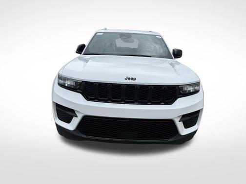 Bright White Clearcoat 2024 Jeep Grand Cherokee Altitude