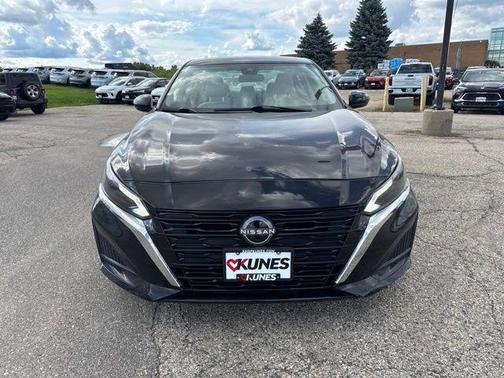 Super Black Clearcoat 2025 Nissan Altima 2.5 SV