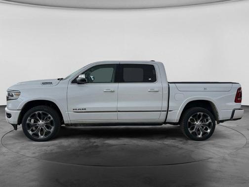 Ivory White Tri-Coat Pearlcoat 2024 RAM 1500 Limited