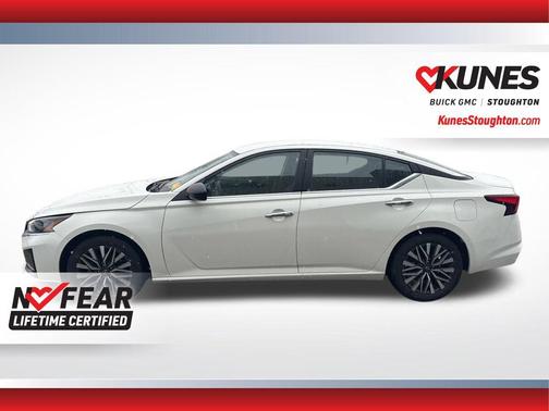 Glacier White 2025 Nissan Altima 2.5 SV