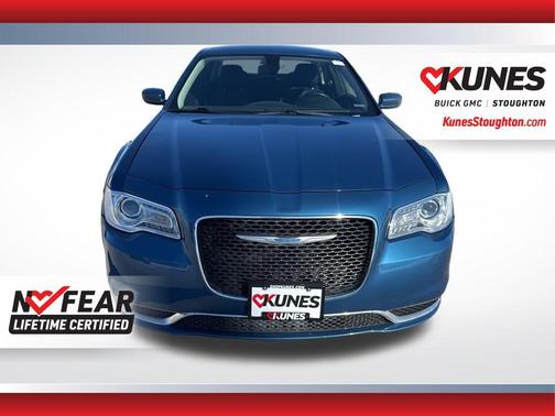 2022 Chrysler 300 Touring