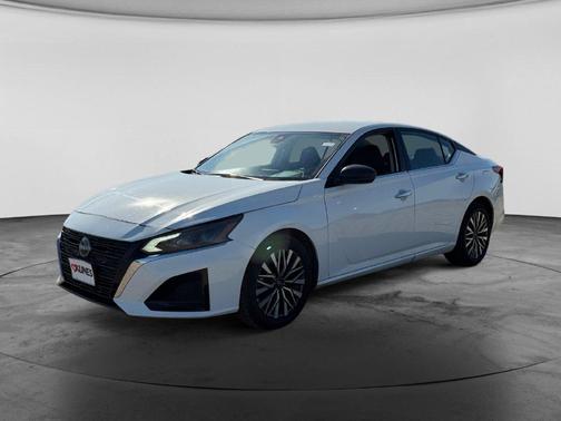 Glacier White 2025 Nissan Altima 2.5 SV