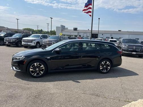 2018 Buick Regal TourX Essence