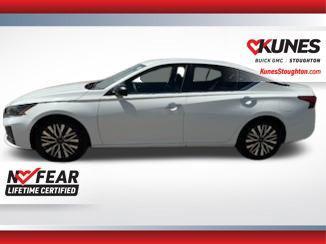 Glacier White 2025 Nissan Altima 2.5 SV
