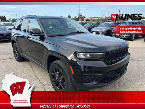 Diamond Black Crystal Pearlcoat 2024 Jeep Grand Cherokee Altitude