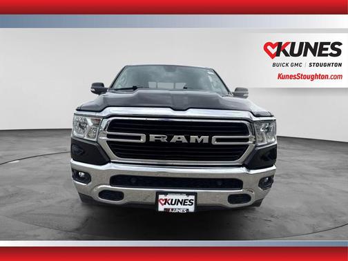 Diamond Black Crystal Pearlcoat 2020 RAM 1500 Big Horn/Lone Star