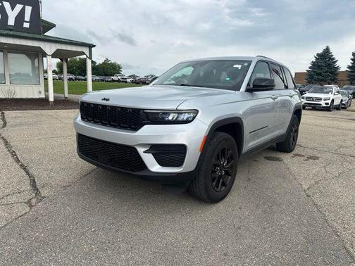 Silver Zynith 2024 Jeep Grand Cherokee Altitude
