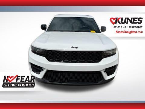 Bright White Clearcoat 2024 Jeep Grand Cherokee Altitude
