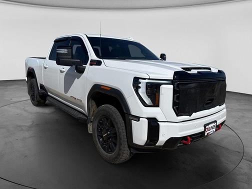 Summit White 2025 GMC Sierra 2500 AT4