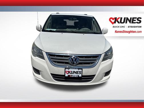 Calla Lily White 2011 Volkswagen Routan SE