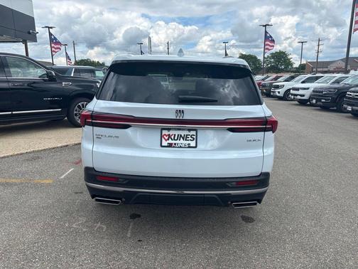 Iridescent White Tricoat 2026 Buick Enclave Preferred FWD