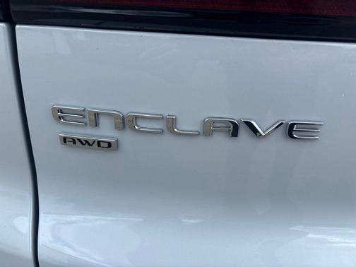Iridescent White Tricoat 2026 Buick Enclave Preferred FWD