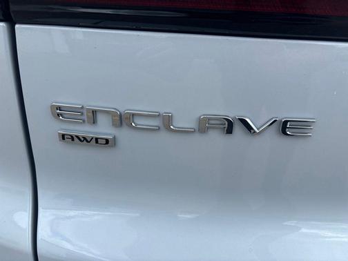 Iridescent White Tricoat 2026 Buick Enclave Preferred FWD
