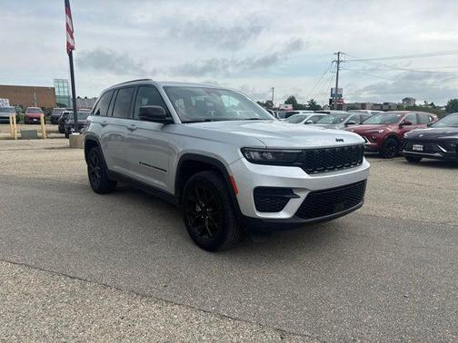 Silver Zynith 2024 Jeep Grand Cherokee Altitude