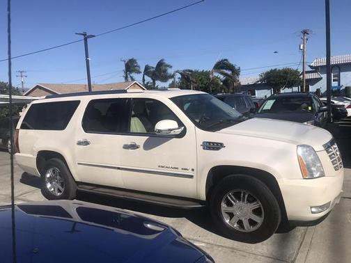Photo 4 of 35 of 2007 Cadillac Escalade ESV Base