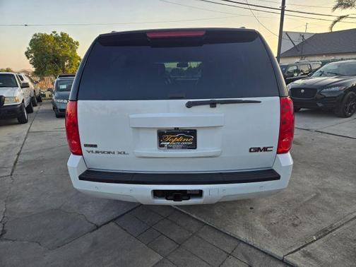 2011 GMC Yukon XL 1500 SLT