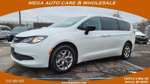 2024 Chrysler Voyager LX