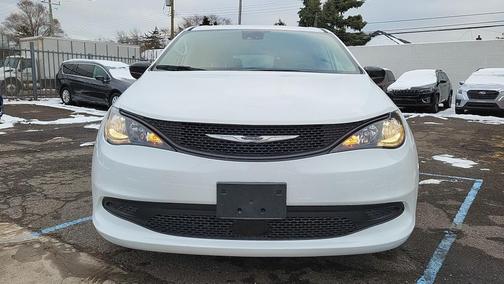 2024 Chrysler Voyager LX