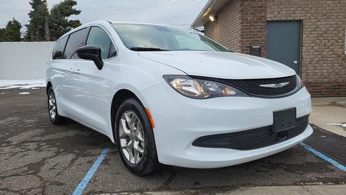 2024 Chrysler Voyager LX