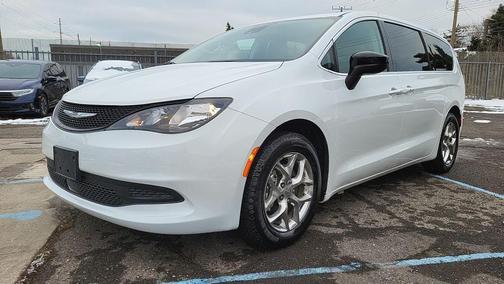 2024 Chrysler Voyager LX