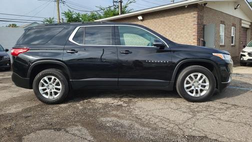 Black 2021 Chevrolet Traverse LT Cloth
