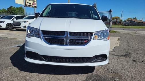White 2019 Dodge Grand Caravan SE