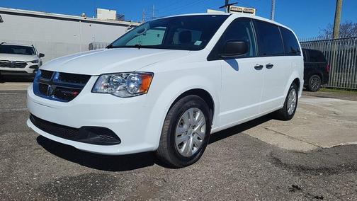 White 2019 Dodge Grand Caravan SE