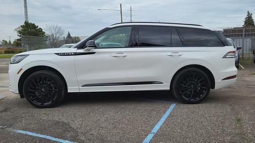 Crystal White Metallic 2025 Lincoln Aviator Reserve AWD