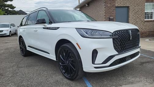 Crystal White Metallic 2025 Lincoln Aviator Reserve AWD
