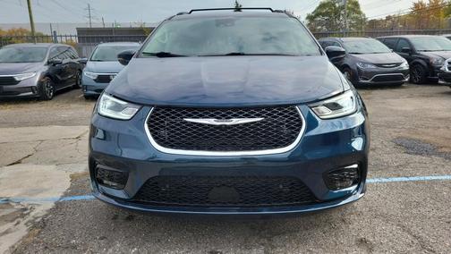 2022 Chrysler Pacifica Touring-L