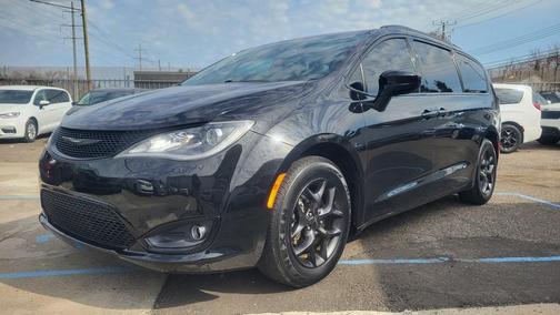 2018 Chrysler Pacifica Touring-L