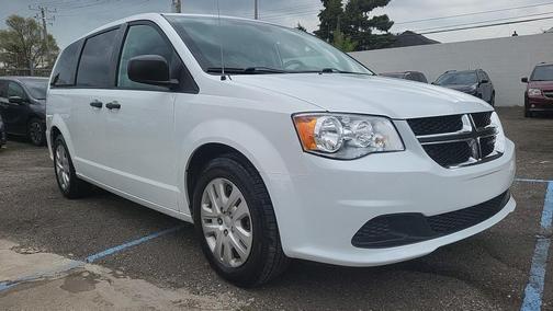 White 2019 Dodge Grand Caravan SE