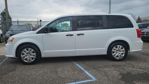 White 2019 Dodge Grand Caravan SE