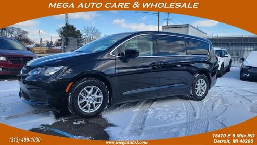 2022 Chrysler Voyager LX