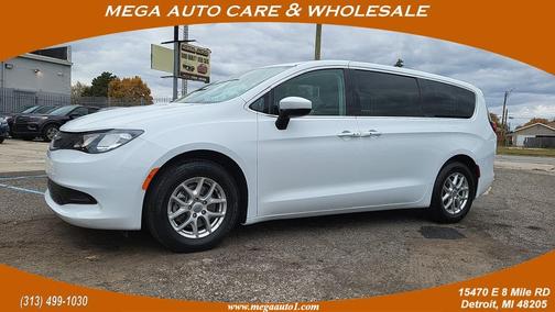 2022 Chrysler Voyager LX