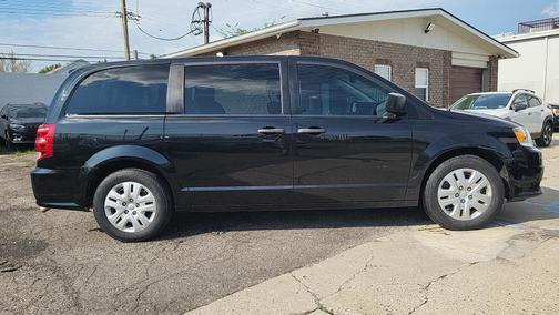 Black 2019 Dodge Grand Caravan SE