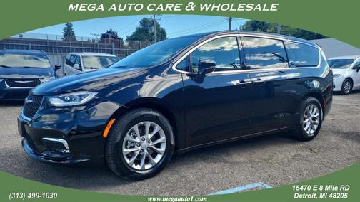 Diamond Black 2026 Chrysler Pacifica Limited