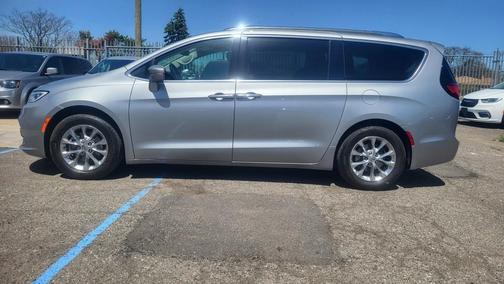 2021 Chrysler Pacifica Touring-L