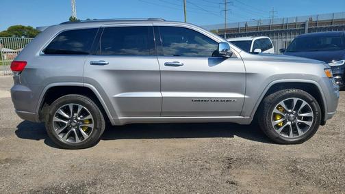 Silver 2017 Jeep Grand Cherokee Overland
