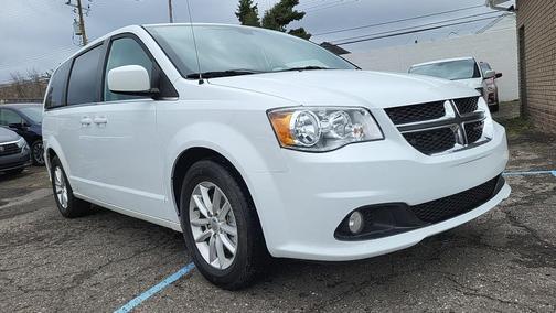 White 2019 Dodge Grand Caravan SXT